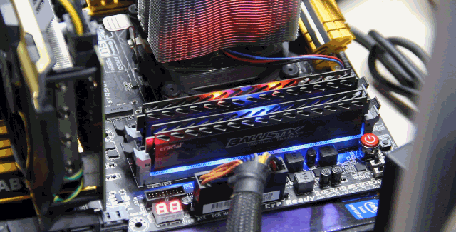 美光生产成品的内存条和ssd固态硬盘(图为美光灯条)