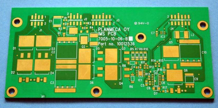 而我们今天讲的是 pcb,中文印刷电路板,是电子元器件电气连接的载体