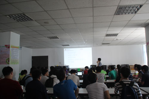 大学师生来访凌阳教育 - 凌阳教育嵌入式培训 