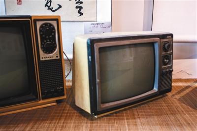 电视机发展简史,从黑白电视到曲面大屏