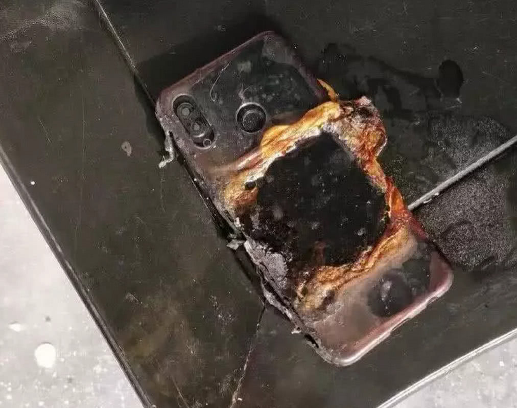 给出的结果显示,上述这台华为nova3手机的电池爆炸,是其更换