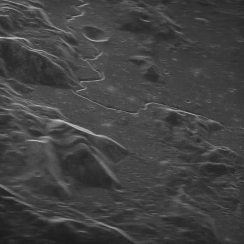 △ 这是 1971 年阿波罗 15 号着陆区域的 RI&S 雷达图像。这张照片显示的是直径只有 5 米的天体