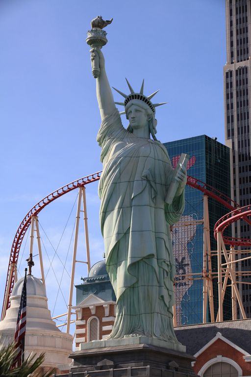 「new york new york」饭店耸立了纽约的胜利女神像,全世界的著名地标